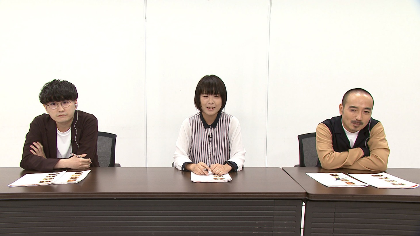 審査員の福田駿氏、児島気奈氏、かもめんたる・う大（左から）。