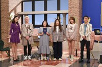 左から土屋アンナ、小原ブラス、海原やすよ ともこ、王林、ブラックマヨネーズ吉田。(c)読売テレビ