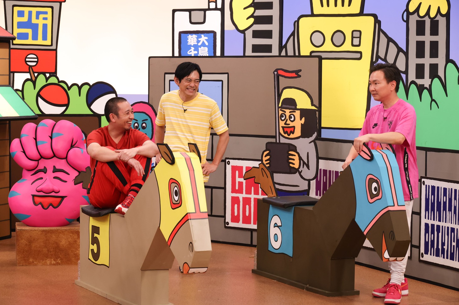 （左から）千鳥・大悟、博多華丸、かまいたち山内。(c)関西テレビ