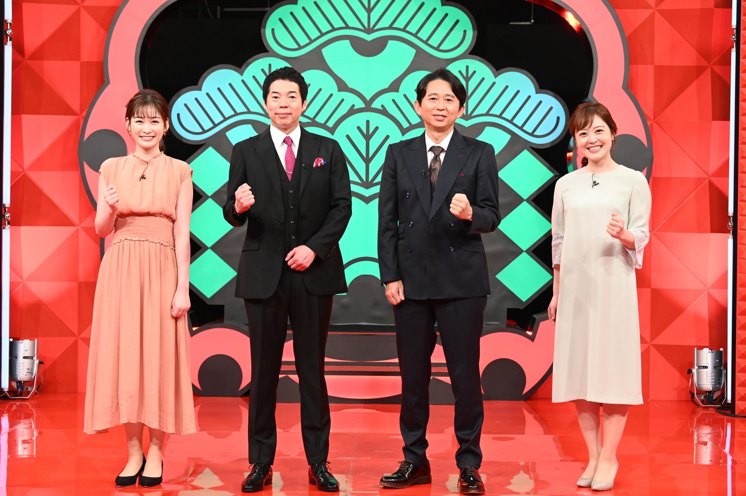 左から岩田絵里奈アナウンサー、今田耕司、有吉弘行、水卜麻美アナウンサー。(c)日本テレビ