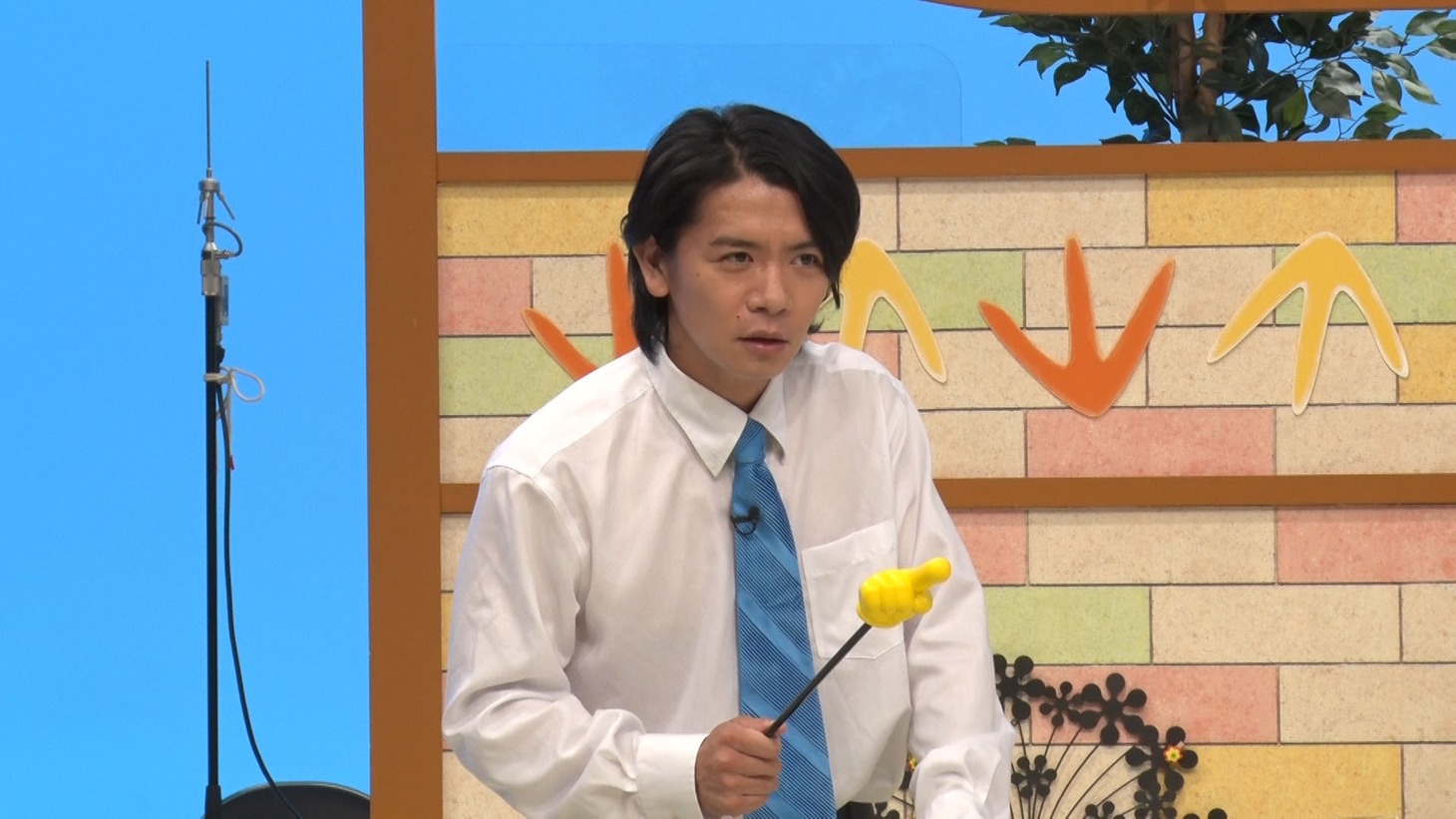 前半のMCを担当するマヂカルラブリー・野田クリスタル。