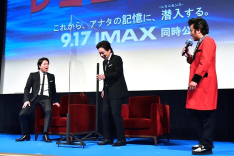 TAIGA（右）のサプライズ出演にぺこぱが驚くワンシーン。