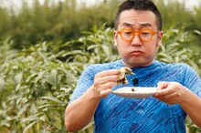 ナスを食べるなすなかにし中西。(c)日本テレビ