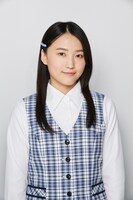 よっちゃん役の鞘師里保。(c)NTV