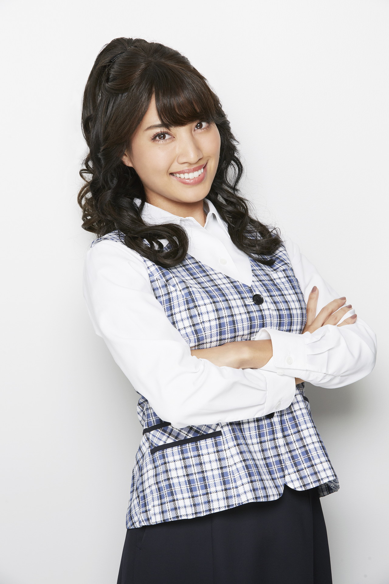 マウント女子役の青山めぐ。(c)NTV