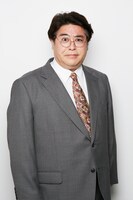 部長役の皆川猿時。(c)NTV