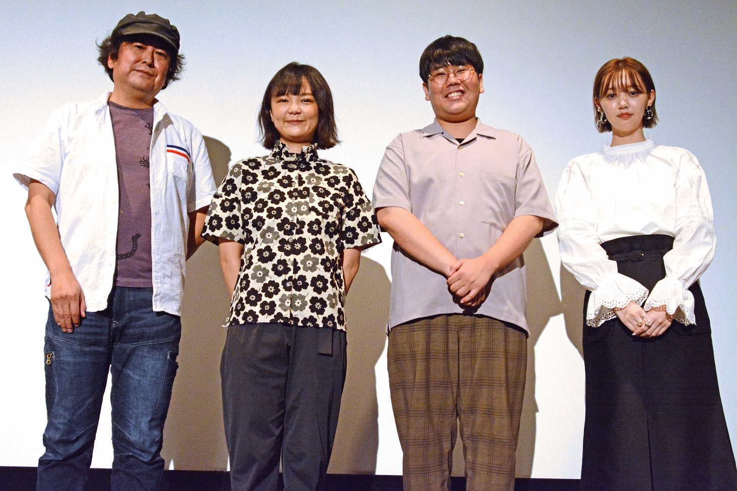 左から天野裕充監督、蛙亭、江野沢愛美。