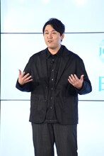 ミュージカル俳優風に仕上がったというオズワルド畠中。