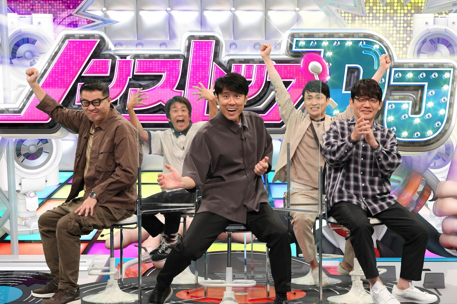 「ネプリーグ」に出演する「いぶし銀芸人チーム」の（左から）シソンヌ長谷川、ネプチューン堀内、ネプチューン原田、アンジャッシュ児嶋、ずん飯尾。(c)フジテレビ