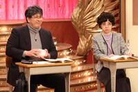 ユニット「ジャンボ福田」としてネタを披露する（左から）レインボー・ジャンボたかお、3時のヒロイン福田。(c)フジテレビ