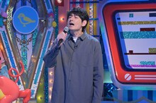 「テレビ千鳥」で歌を披露する博多大吉。(c)テレビ朝日