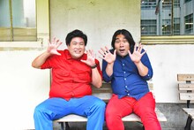 ビスケットブラザーズ。左から、きん、原田。