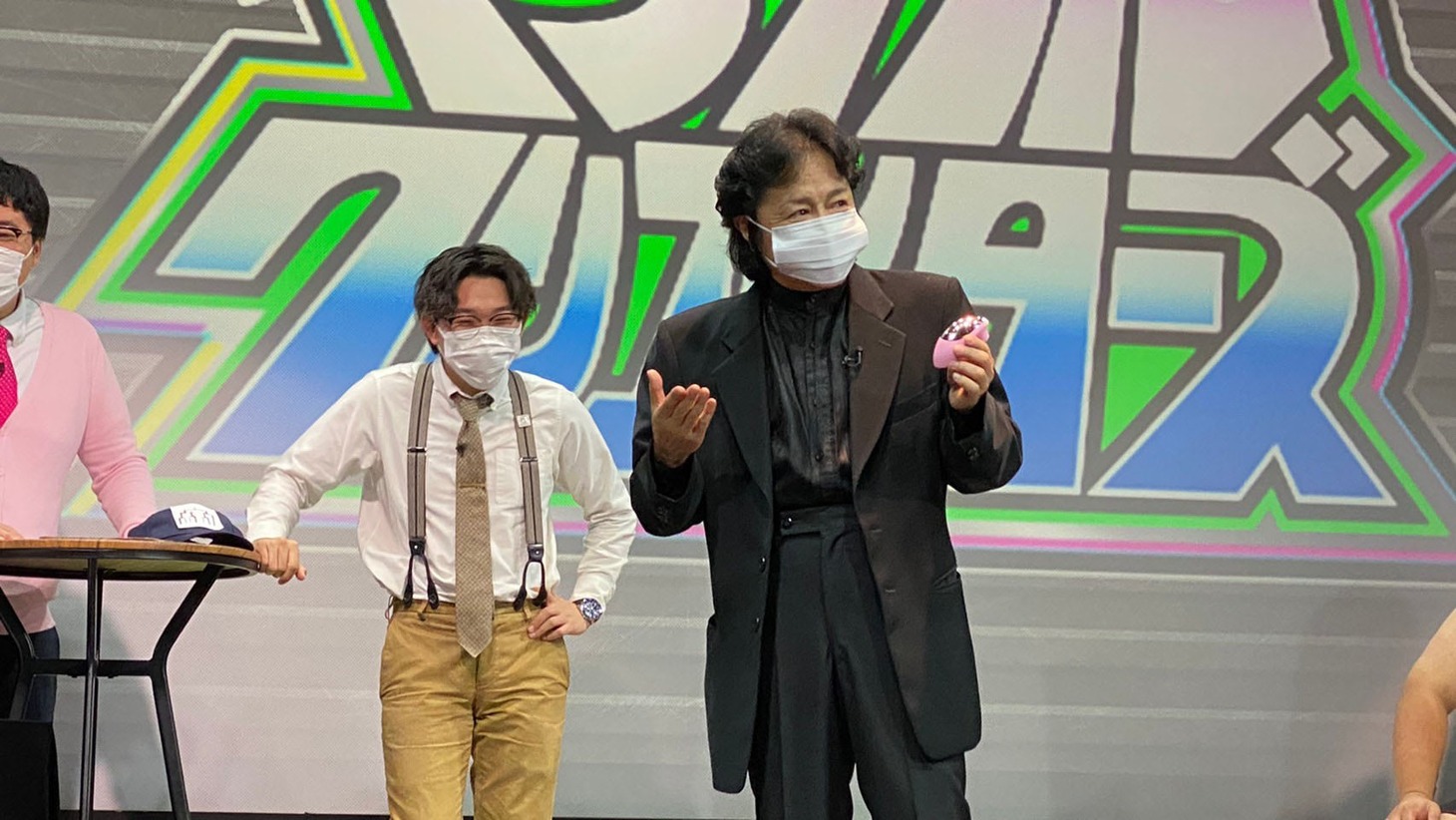 言葉巧みに犯人を追い詰めていく刑事（右）。（写真提供：テレビ東京）
