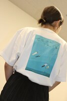 「せせらぐ深海」Tシャツの着用例。