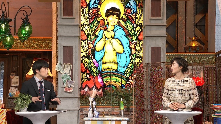 左からバカリズム、有働由美子。(c)日本テレビ