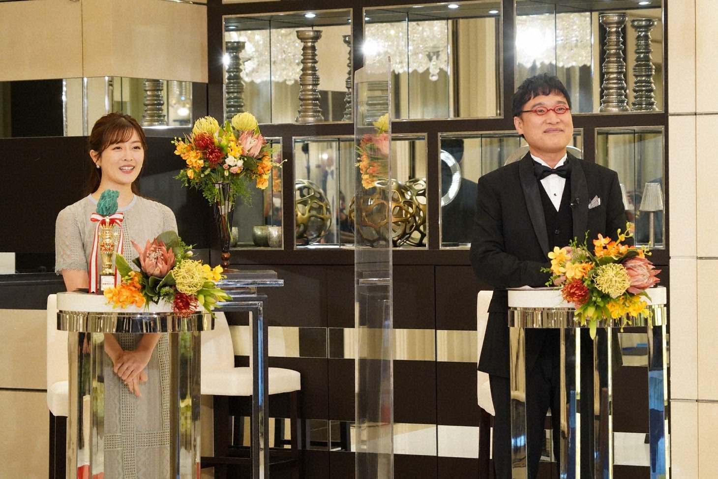 左から中村秀香アナウンサー、南海キャンディーズ山里。(c)読売テレビ