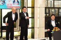 左から錦鯉、伊集院光。(c)読売テレビ