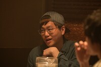 「君は永遠にそいつらより若い」に出演する東京ホテイソンたける。