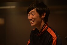 「君は永遠にそいつらより若い」に出演する東京ホテイソンたける。