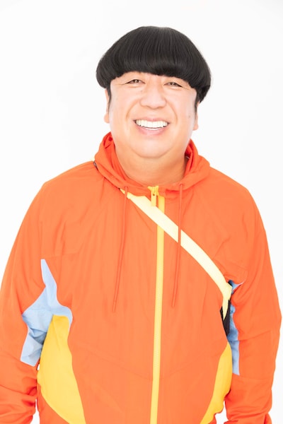 「バナナマン日村が歩く！ウォーキングのひむ太郎」に出演するバナナマン日村。(c)BS朝日