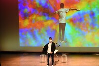 「バシコバのランウェイ」の様子。