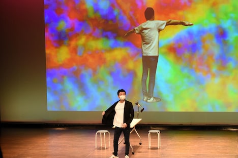 「バシコバのランウェイ」の様子。