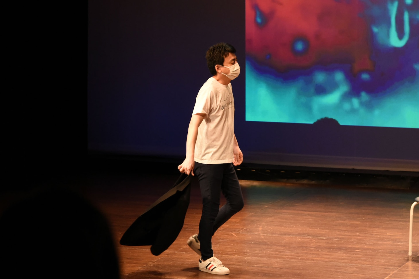 「バシコバのランウェイ」の様子。
