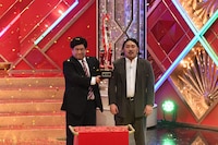 「紙吹雪の量はめっちゃ多かった（笑）」とのこと。(c)NHK