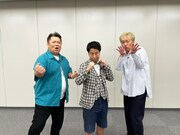 「ウッチャン式」でTBS局内を歩く（左から）ブラックマヨネーズ小杉、ウエストランド井口、スピードワゴン小沢。(c)TBS