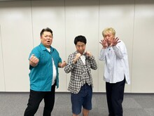 「ウッチャン式」でTBS局内を歩く（左から）ブラックマヨネーズ小杉、ウエストランド井口、スピードワゴン小沢。(c)TBS