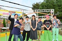 （左から）霜降り明星、ミキ、EXITと、ゲストの矢田亜希子（中央）。(c)TBS