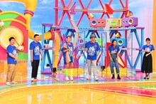 「サンジャポチーム」の（左から）爆笑問題、フワちゃん、テリー伊藤、鈴木紗理奈、山本里菜アナ。(c)TBS