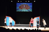 トークコーナーの様子。左からハライチ、四千頭身。