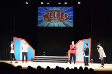 トークコーナーの様子。左からハライチ、四千頭身。