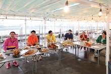 （左から）かまいたち、博多華丸・大吉、千鳥。(c)関西テレビ