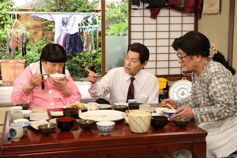 (左から)高木ブー、加藤茶、仲本工事。(c)フジテレビ