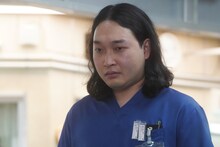 「ラジエーションハウスII～放射線科の診断レポート」第1話にゲスト出演する、かが屋・賀屋。(c)フジテレビ