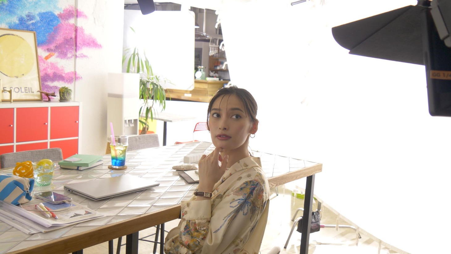 CM「事前予約」編の撮影中の様子。