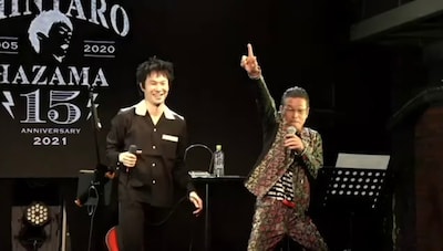 ライブで共演した際の（左から）間慎太郎、間寛平。