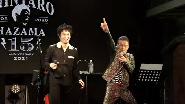 ライブで共演した際の（左から）間慎太郎、間寛平。