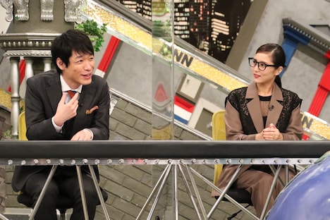 麒麟・川島と石川恋。(c)フジテレビ