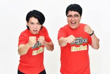 マヂカルラブリー。左から、野田クリスタル、村上。