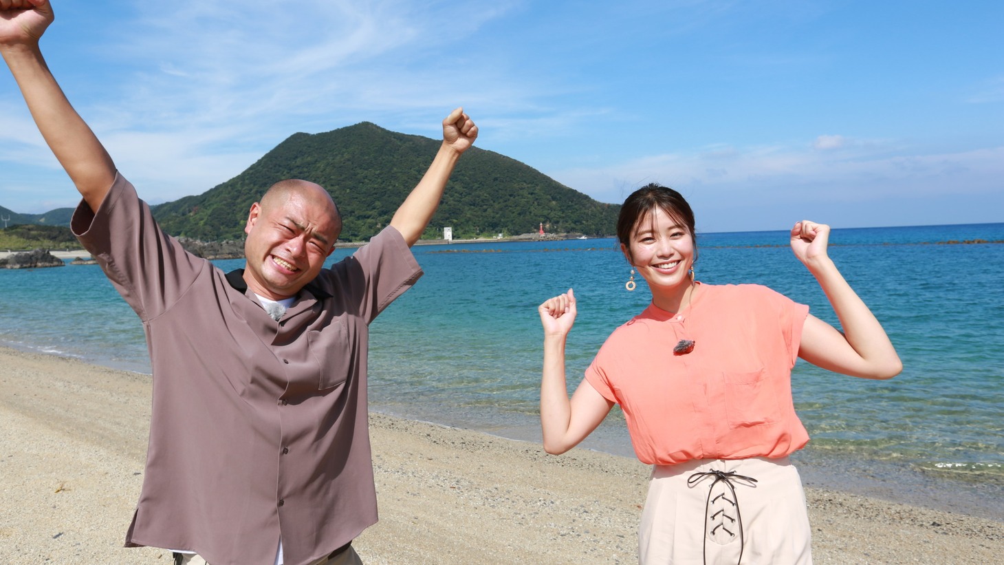 左からあばれる君、稲村亜美。(c)テレビ大阪