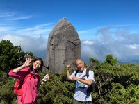 左から稲村亜美、あばれる君。(c)テレビ大阪