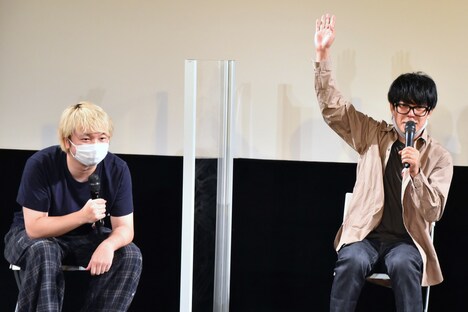 (左から)三四郎・相田、うしろシティ阿諏訪。