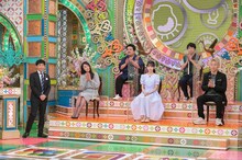 「プレバト!!」に出演する空気階段（後列2人）。