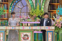 玉巻映美アナウンサーとMCのダウンタウン浜田（右）。