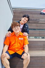 マユリカファースト写真集「Perfect!!」より、階段に腰掛けているマユリカ。