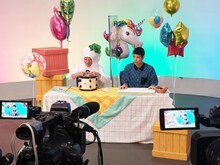 もう中学生（右）と、もう中プロデュースの子供番組をサポートするサバンナ高橋（左）。(c)TBS