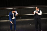 通常の衣装に戻すコットンきょん（右）。